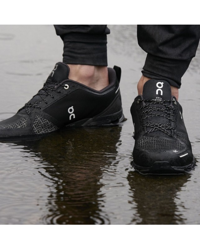 ONCLOUDCLOUDFLYERWATERPROOFBLACKLUNAR-02
