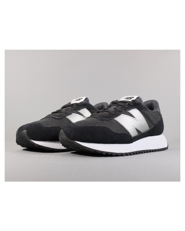 NEW BALANCE-BLACK/SILVER METALIC-BLACK/SILVER